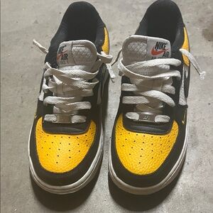 Nike Kids Black and Yellow Sneakers